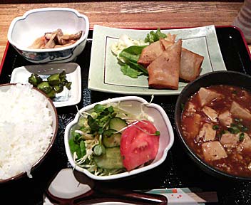 麻婆豆腐と春巻定食