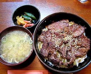 キッチン谷沢／kitchen TANIZAWA／サービスランチ　ステーキ丼
