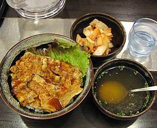 神戸焼肉丼　たどん／豚ロース丼