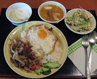 タイ料理レストラン グリーンカレー／Green Curry／鶏肉のバジル炒め