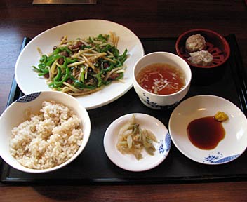 バーミヤン　高田馬場駅東店／牛肉とピーマンの細切り炒め+発芽玄米ご飯セット