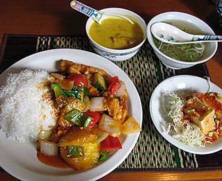 タイ料理 ロブリーキッチン／LOPBURI KITCHEN／イカのパッペオワン トマトソース炒め