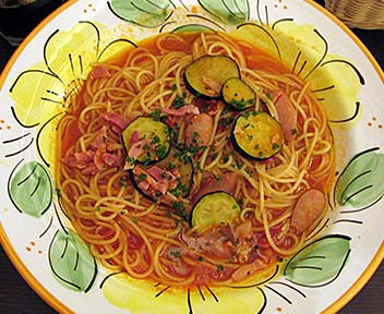 たっぷり夏野菜の辛口トマトスープスパゲッティ