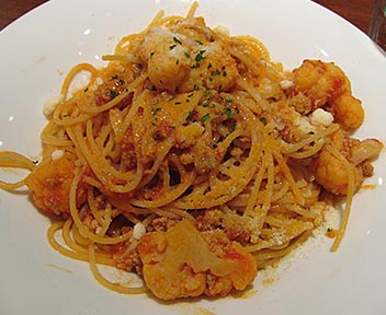 ITALIAN BAR SERENDIPITY／セレンディピティ／豚肉とカリフラワーのトマトソーススパゲッティーニ