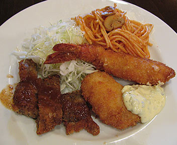 神戸洋食 エルミ食堂／ミックスフライ(ビフカツ・エビ・白身魚) 