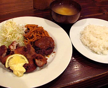 神戸洋食  エルミ食堂／煮込みハンバーグと鶏の唐揚げ