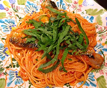 秋刀魚とズッキーニのトマトソーススパゲッティ 大葉風味