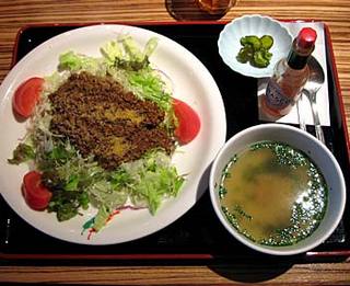 沖縄料理と古酒（クース） Okinawa Slow Food やんばる　高田馬場店／タコライス（スープ付き）