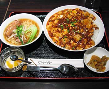 中華料理 天一房／マーボ豆腐丼＋半ラーメン