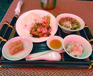 ベトナム レストラン リトル サイゴン／ベトナム風鶏肉のレモングラスソテーセット