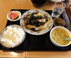 CHINESE FOOD あいらくてい／カキとナスピリ辛定食
