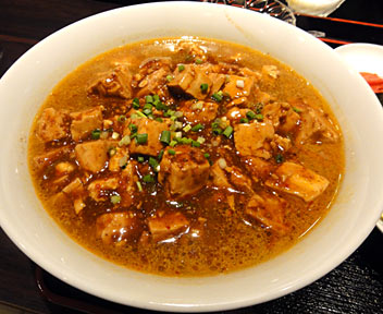 麻婆麺と半チャーハン