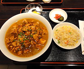 中華料理 天一房／麻婆麺と半チャーハン