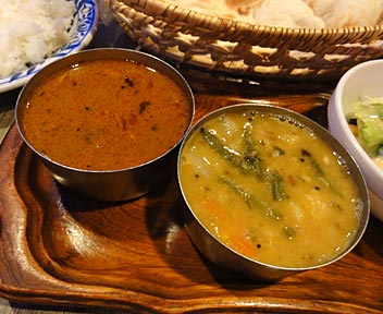インド料理 マラバール（MALABAR）／サンバルとフィッシュカレー／ハーフ&ハーフ