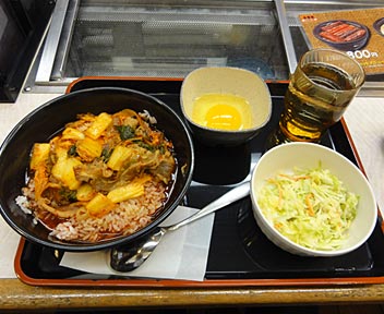 吉野家　高田馬場駅前店／牛キムチクッパ（大盛り）＋コールスローサラダ＋生卵