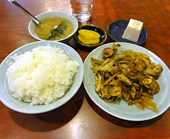 ラーメン ジャンボ／ポークとオニオンのカレー炒め定食