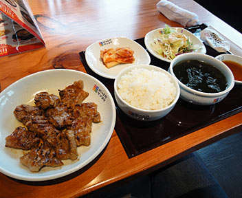 韓国食彩 にっこりマッコリ　高田馬場店／豚肉焼き定食