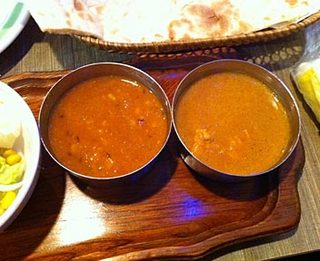 南インド料理 マラバール・エクスプレス／MALABAR EXPRESS／ダールカレー（豆）＋南のチキンカレー／ハーフ&ハーフ