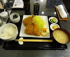 とんかつ・串揚げ 成蔵／Narikura／カキフライ定食 5個付け