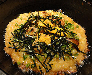 沖縄料理と久米島鶏水炊き 田んぼのお芋／ウニのせ石焼きチャーハン 