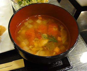 とんかつ・串揚げ 成蔵／Narikura／野菜5種とミニミルフィーユかつ定食のミネストローネ