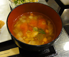 とんかつ・串揚げ 成蔵／Narikura／野菜5種とミニミルフィーユかつ定食のミネストローネ