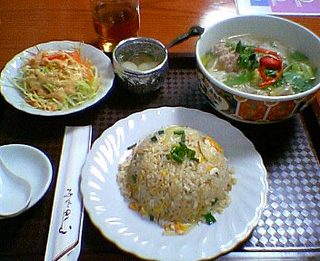 タイ料理 Asian Kitchen BaBa／シーフード炒飯とタイ風汁そばクイティオ