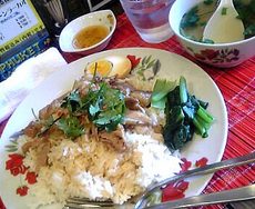 タイ料理 バミーチャーンノーイ／カオカームー