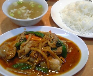 タイレストラン　ボス／野菜と鶏肉の炒め